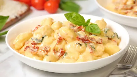 Creamy Sun-Dried Tomato and Basil Gnocchi Ready in 15 Minutes