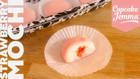How to Make Soft Strawberries and Cream Mochi at Home