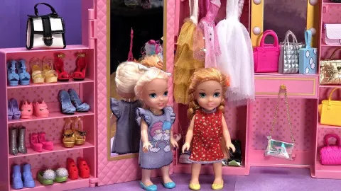 Elsa and Anna Toddlers Go Dress Shopping with Barbie Dolls