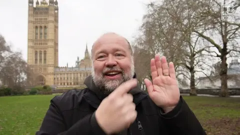 10 Essential Words to Connect with Locals While Traveling Abroad