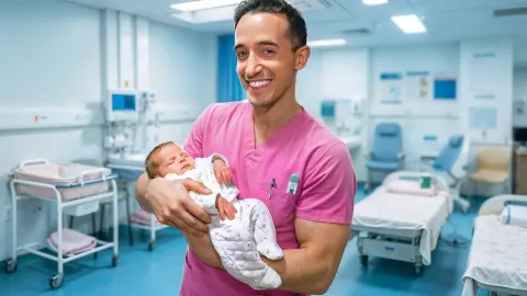 A Newborn's First Days: Hospital Care, Bathing, and Health Checks